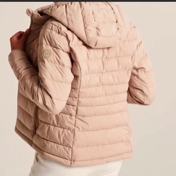 A&F - Lightweight Packable Stretch Puffer - Picture 3 of 11